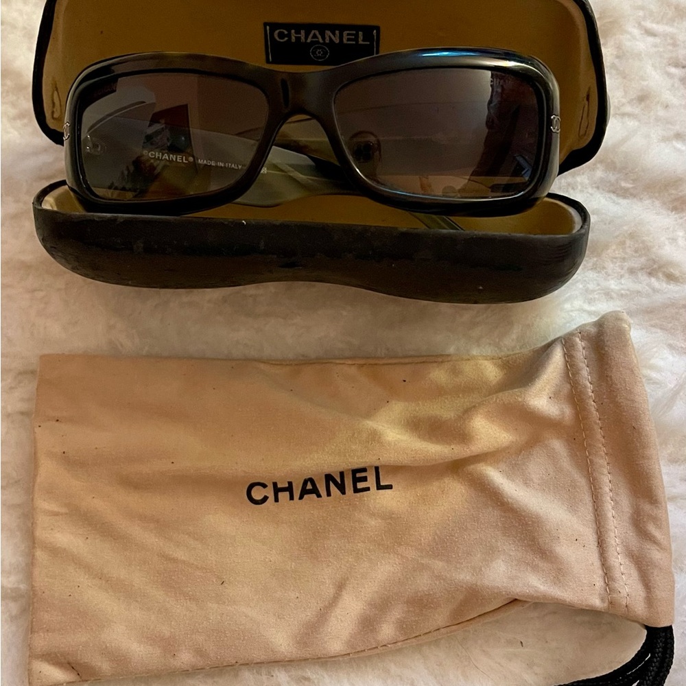 Vintage Chanel tortoise sunglasses